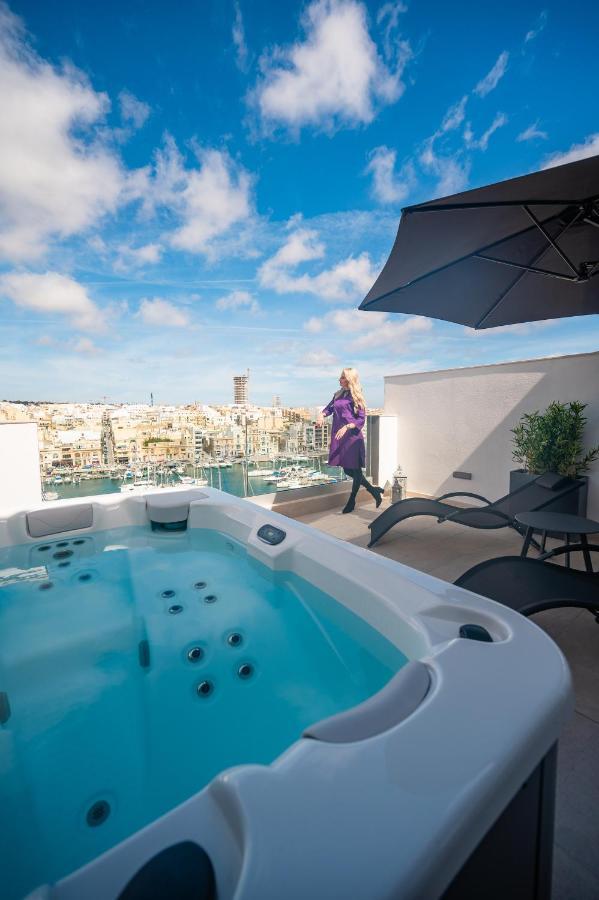 The Address Seafront Suites With Hot Tub Pieta Exterior photo