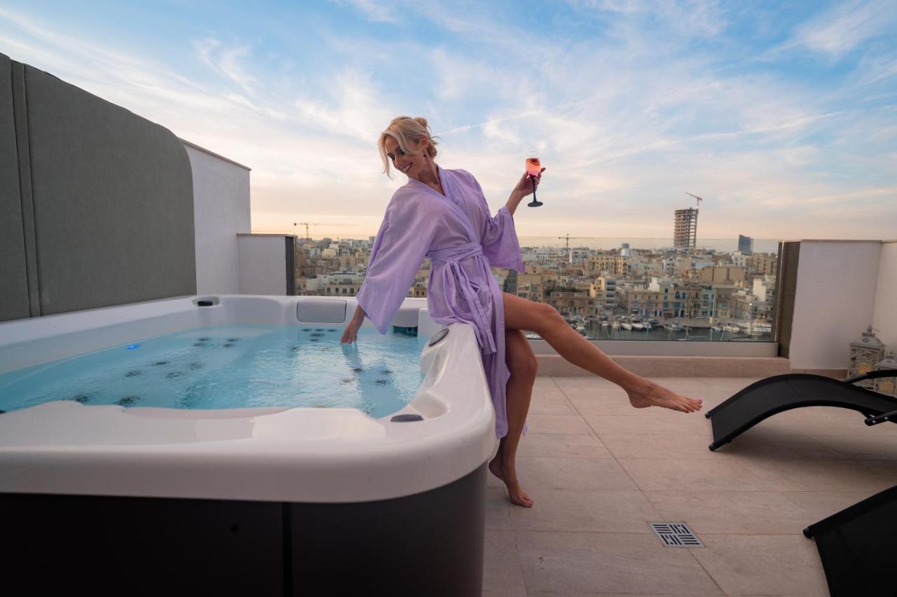 The Address Seafront Suites With Hot Tub Pieta Exterior photo