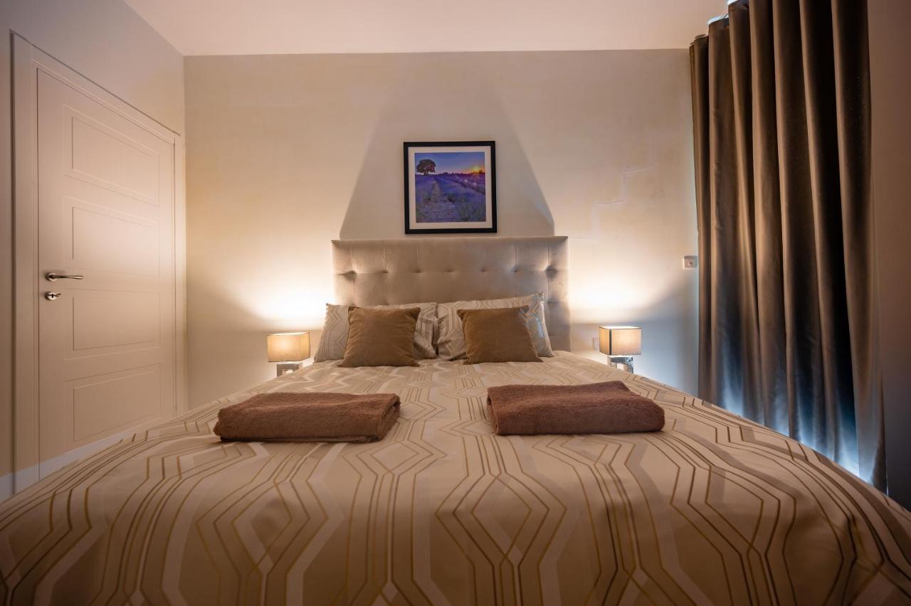 The Address Seafront Suites With Hot Tub Pieta Exterior photo