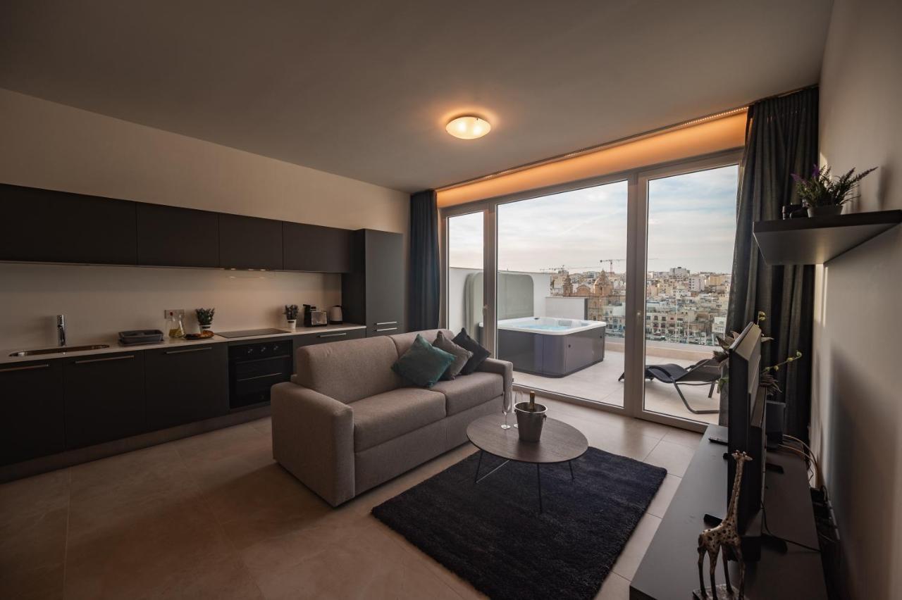 The Address Seafront Suites With Hot Tub Pieta Exterior photo