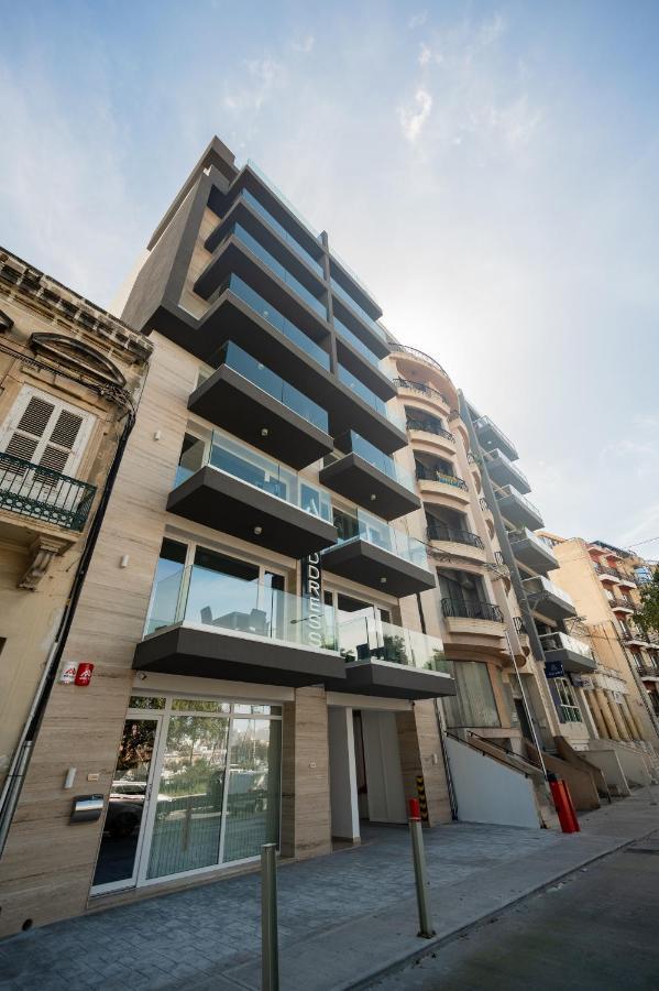 The Address Seafront Suites With Hot Tub Pieta Exterior photo
