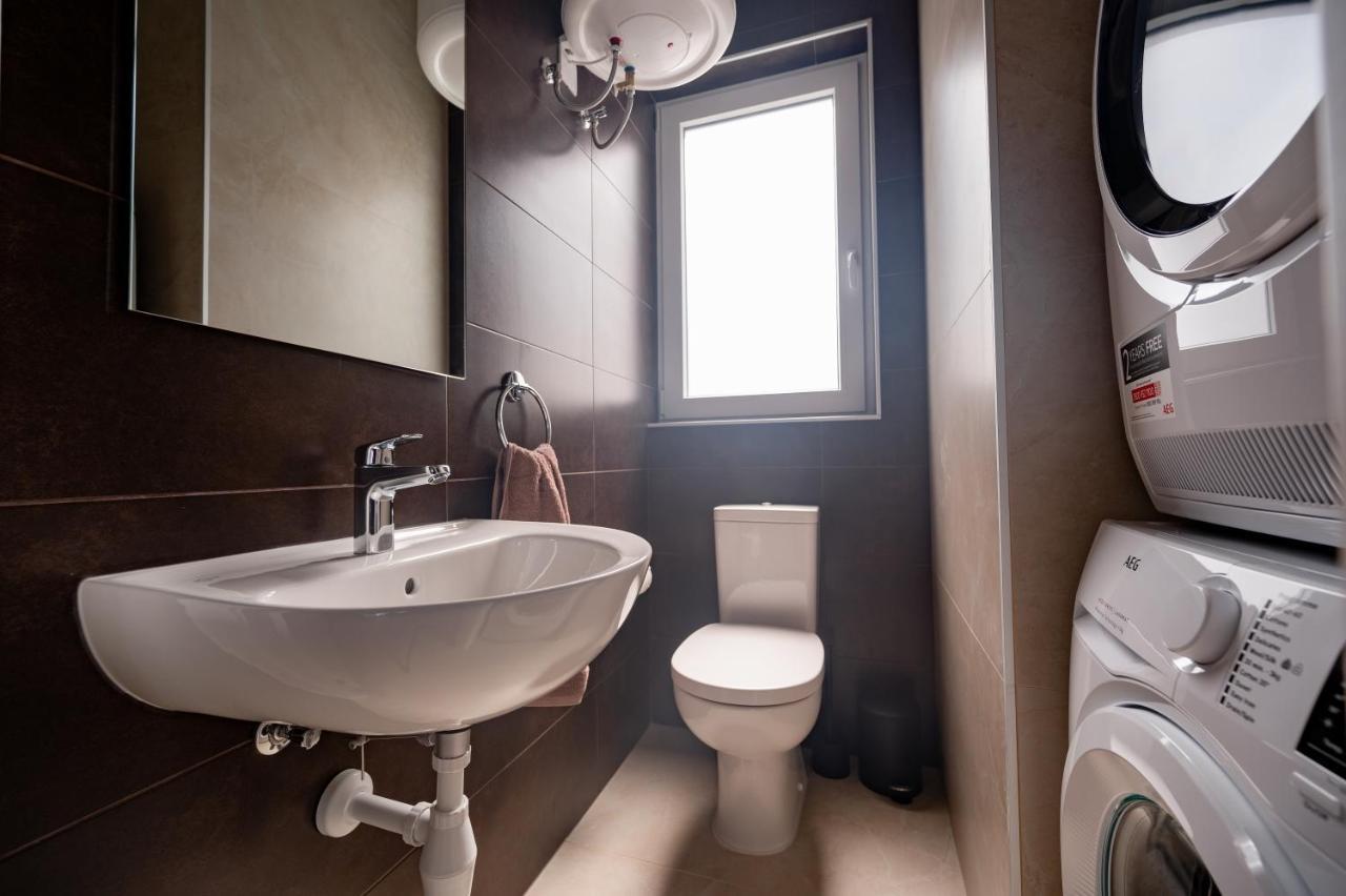 The Address Seafront Suites With Hot Tub Pieta Exterior photo